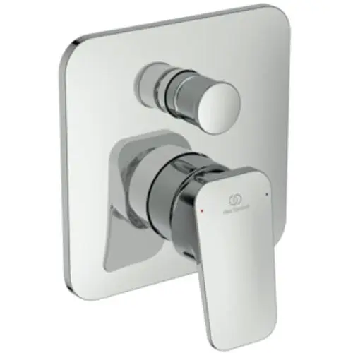Wandmontierte Badarmatur aus Chrom mit einem Hebel und einem Temperaturregler, hergestellt von Ideal Standard.